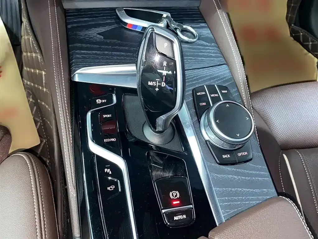 BMW 5 Series 2022 из CN, фото 7