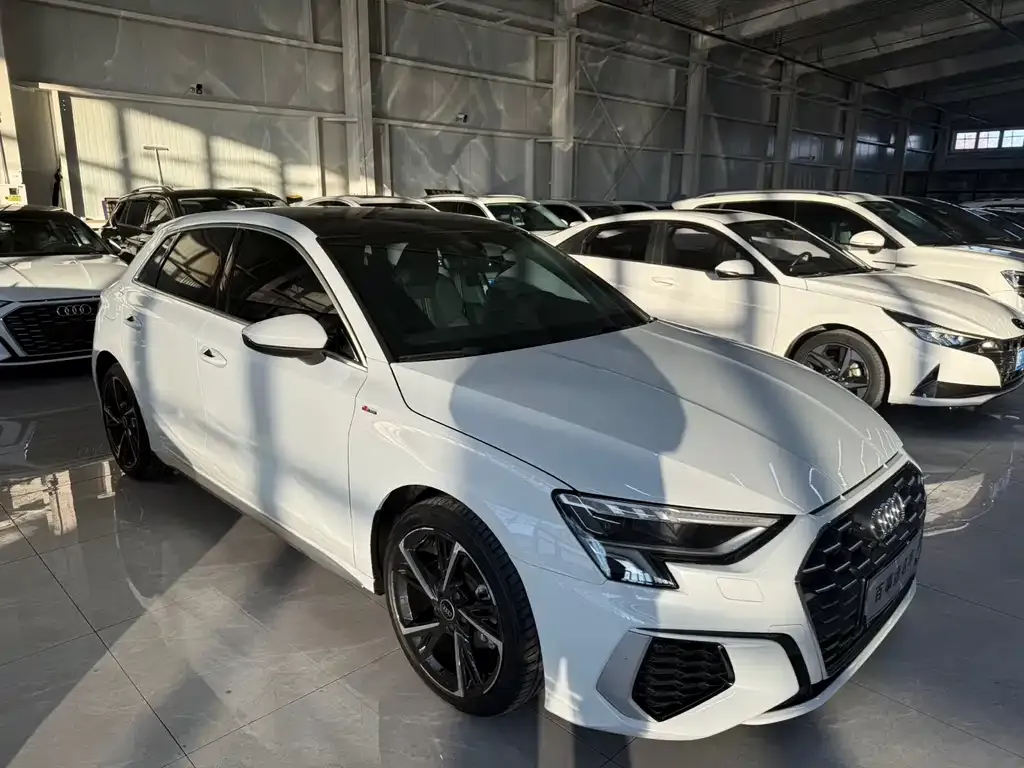Audi A3 2023 из CN, фото 2