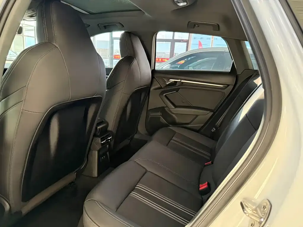 Audi A3 2023 из CN, фото 4