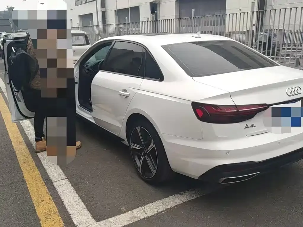 Audi A4L 2023 из CN, фото 5