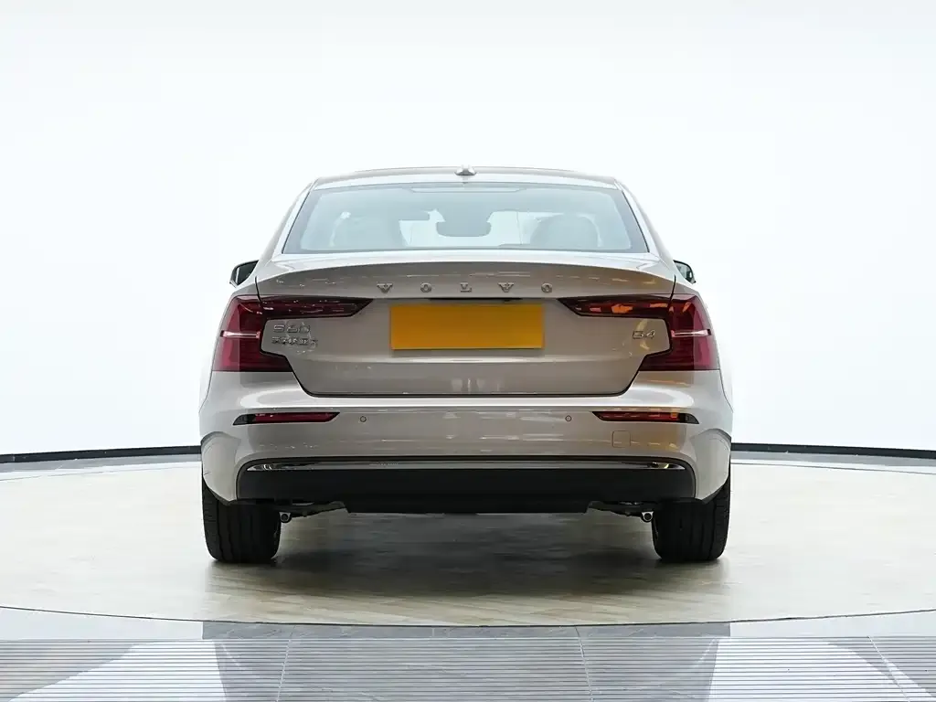 Volvo S60 2026 из CN, фото 4