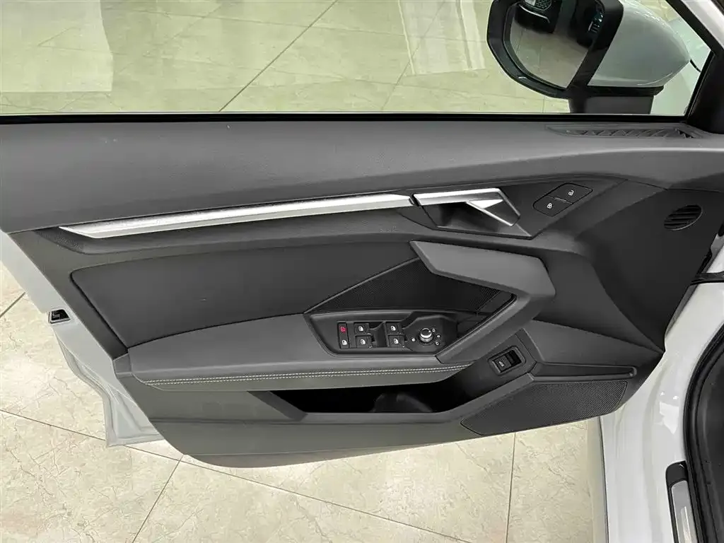 Audi A3 2023 из CN, фото 2
