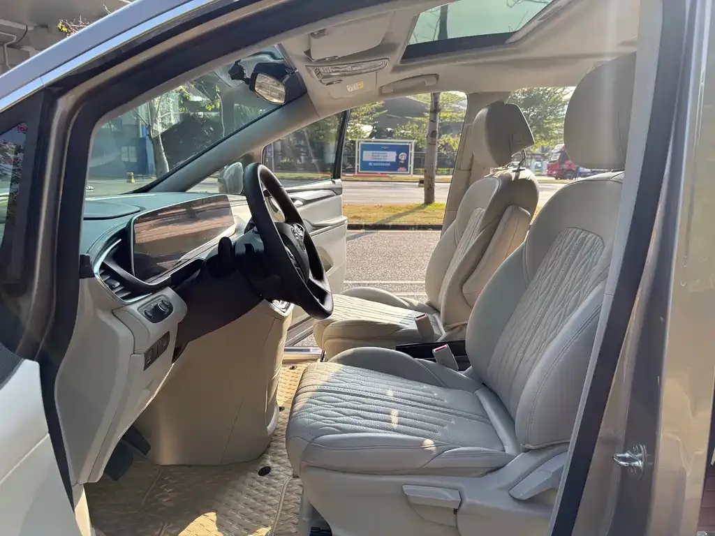 Buick GL8 2022 из CN, фото 2