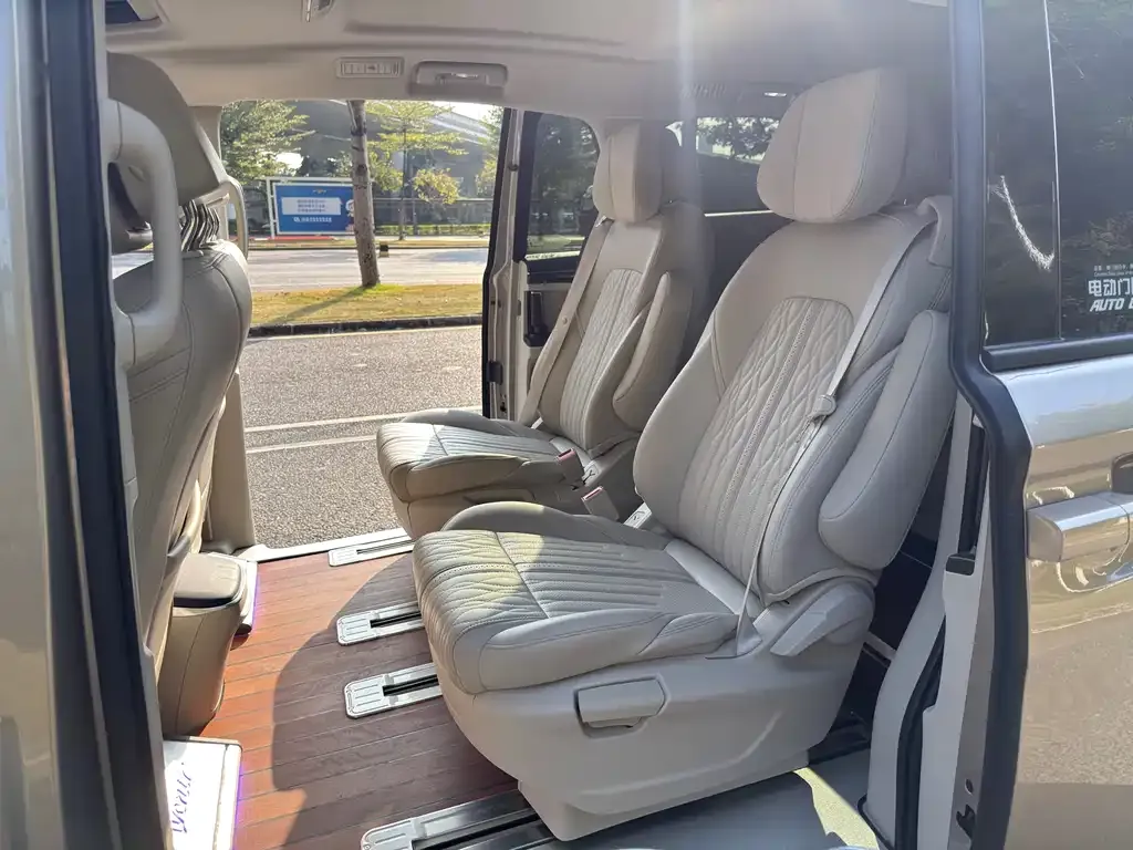Buick GL8 2022 из CN, фото 9