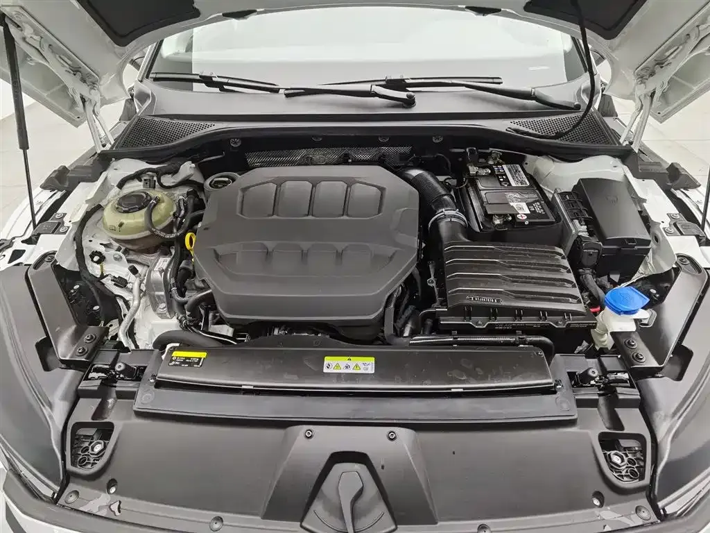 Volkswagen CC 2023 из CN, фото 9