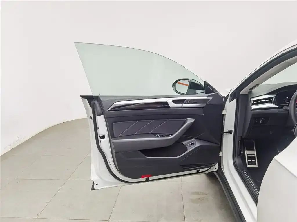 Volkswagen CC 2023 из CN, фото 6