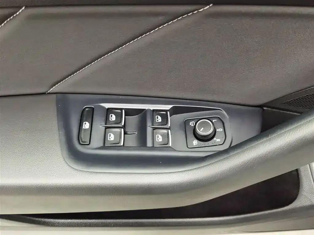 Volkswagen CC 2023 из CN, фото 8