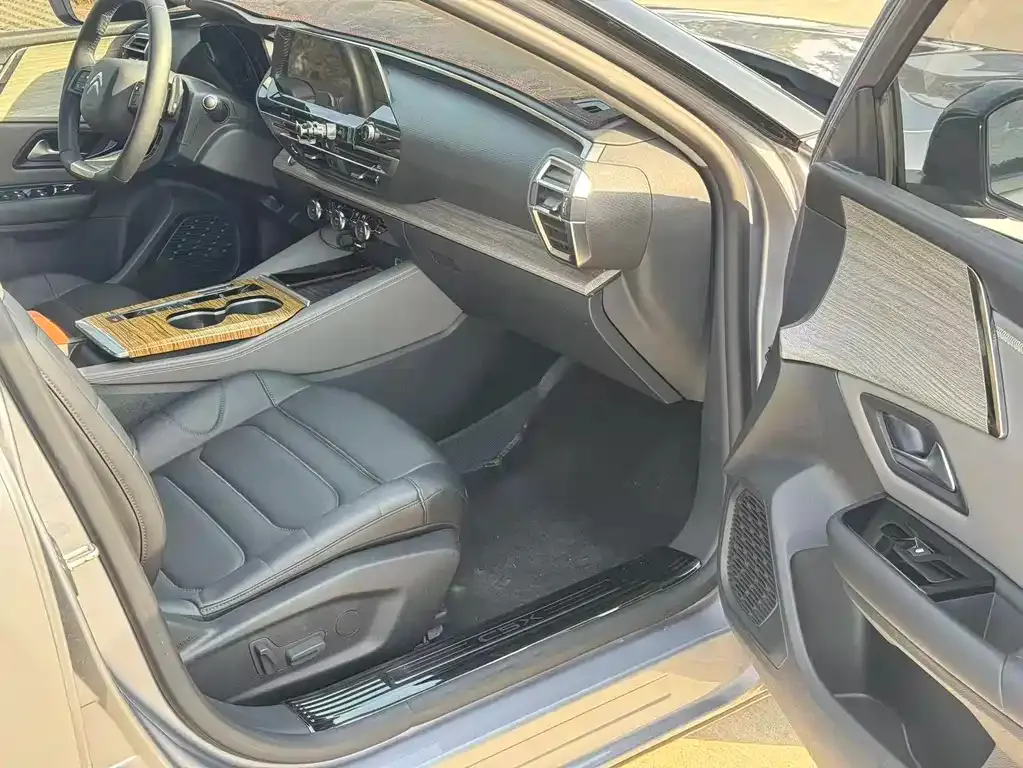 Citroen C5 X 2024 из CN, фото 6