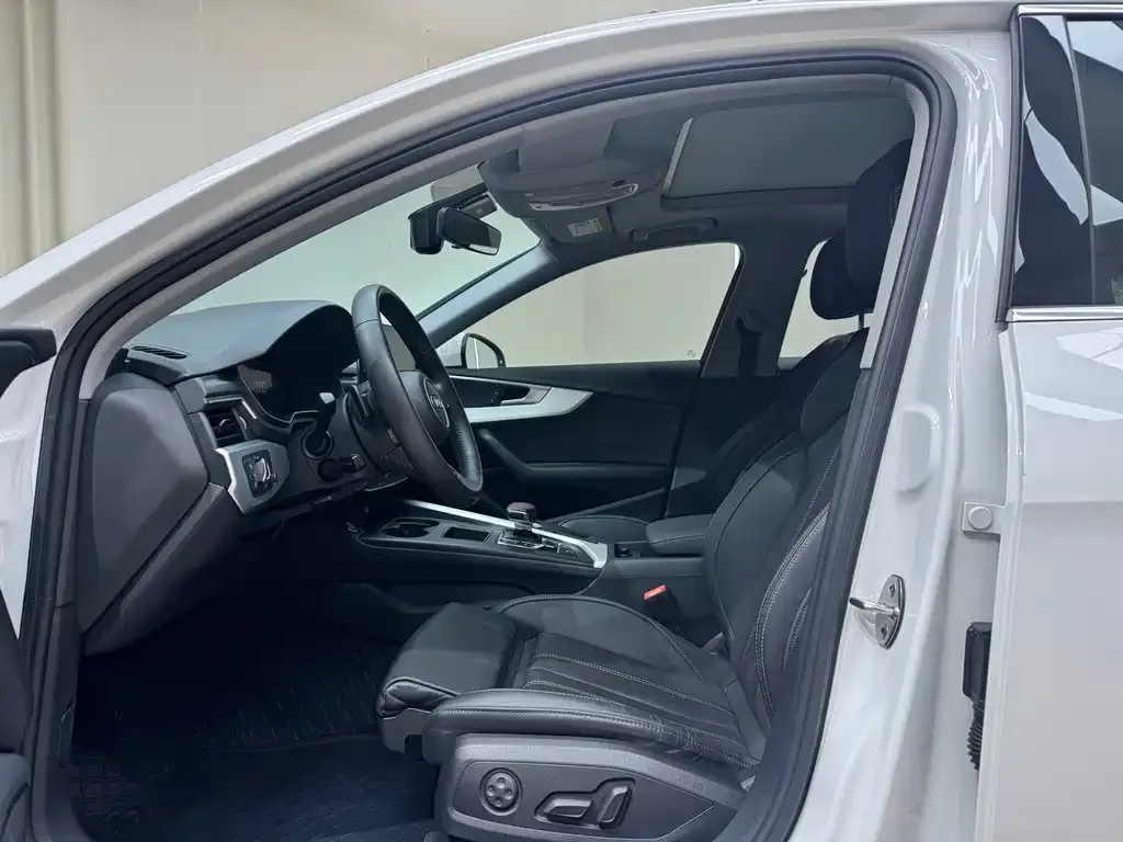 Audi A4L 2021 из CN, фото 2