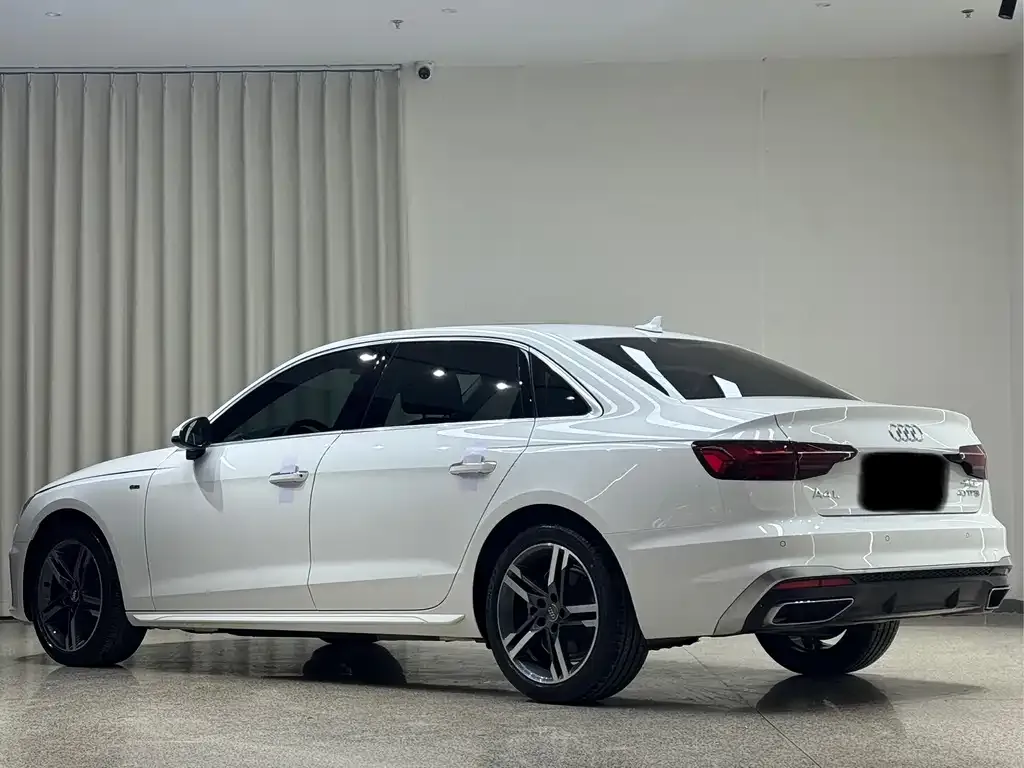Audi A4L 2021 из CN, фото 7