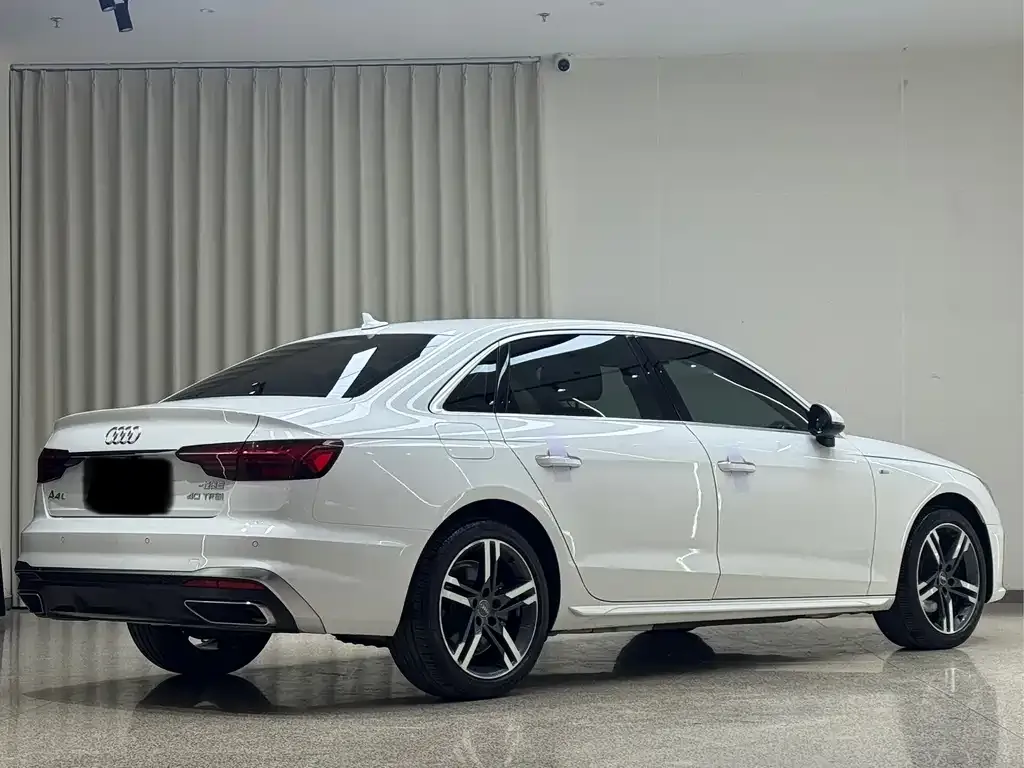 Audi A4L 2021 из CN, фото 4