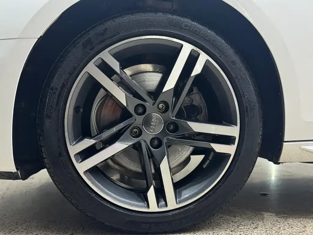 Audi A4L 2021 из CN, фото 9