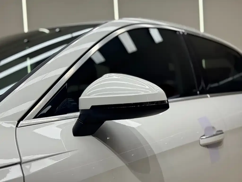 Audi A4L 2021 из CN, фото 3