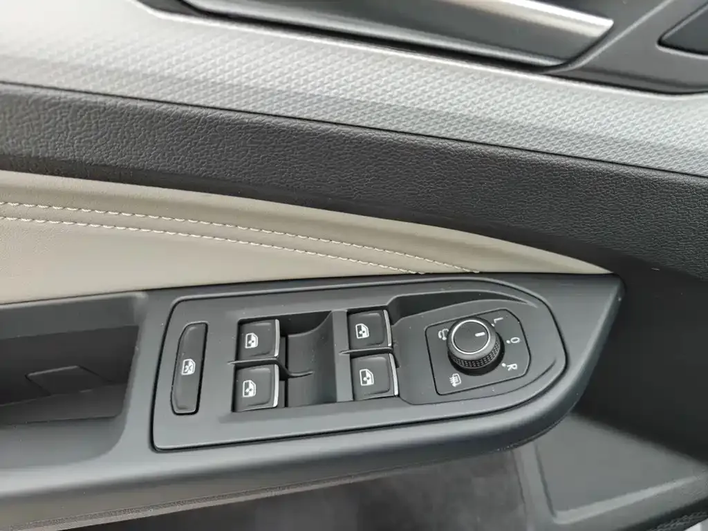 Volkswagen Golf 2024 из CN, фото 8