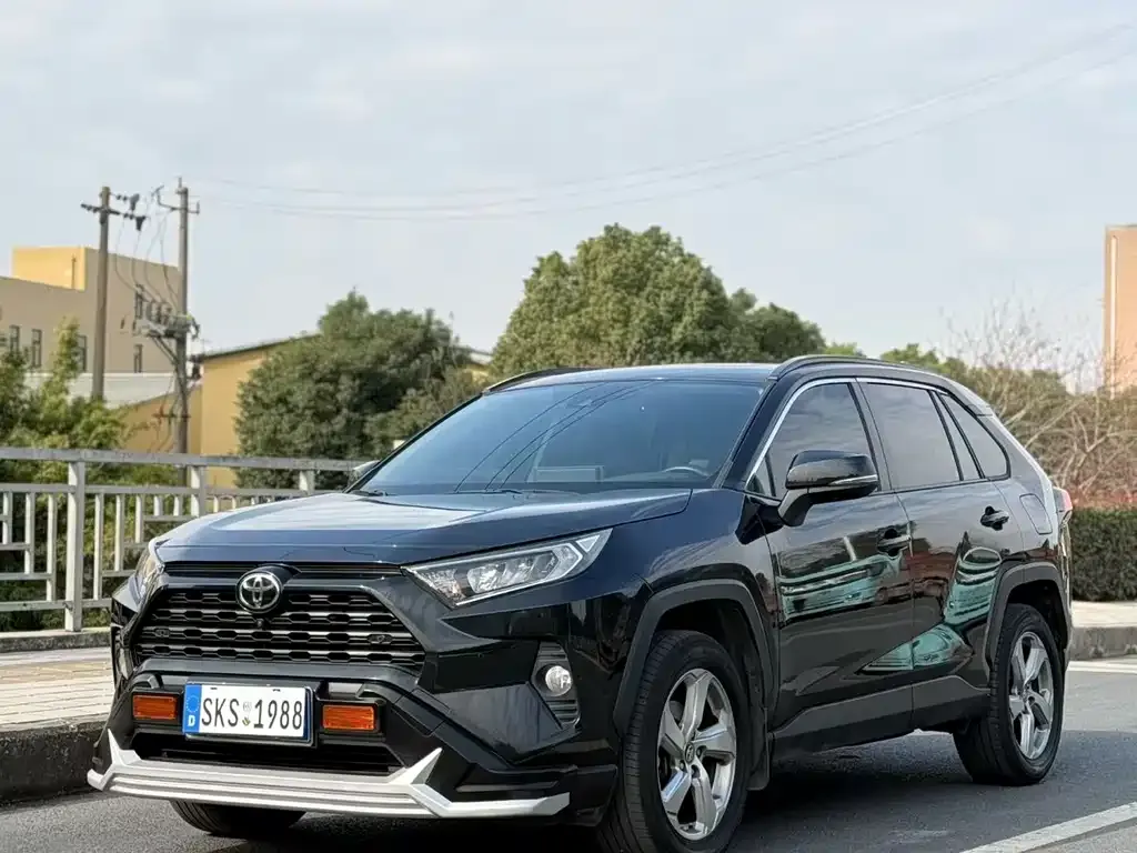 Toyota RAV4 2022 из CN, фото 1