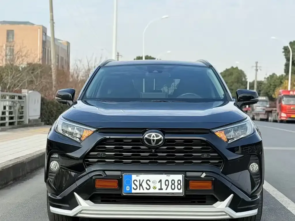 Toyota RAV4 2022 из CN, фото 2