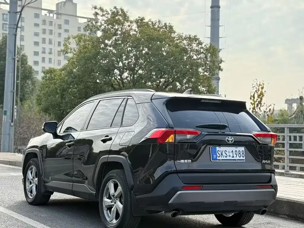 Toyota RAV4 2022 из CN, фото 3