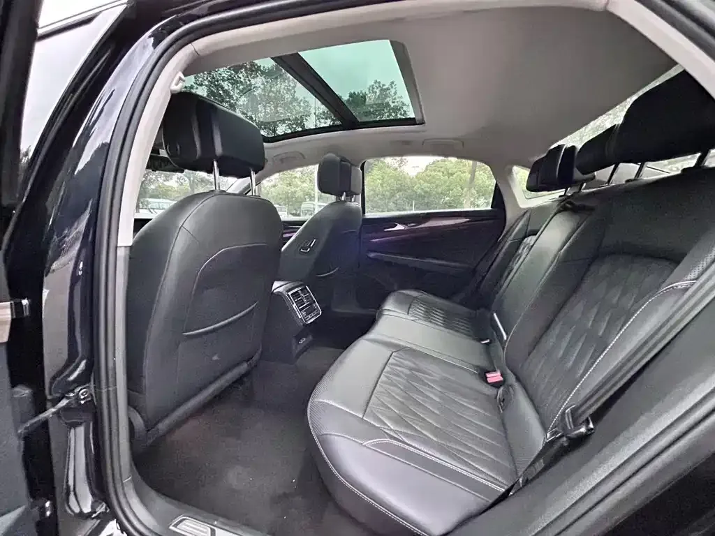 Volkswagen Passat 2021 из CN, фото 2