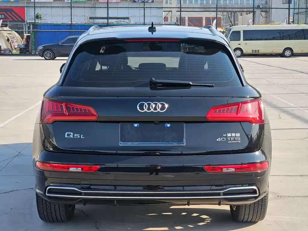Audi Q5L 2021 из CN, фото 2