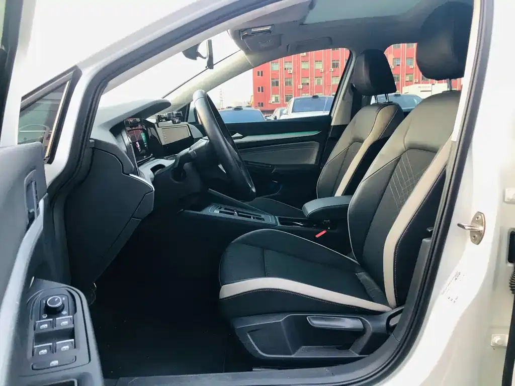Volkswagen Golf 2022 из CN, фото 10