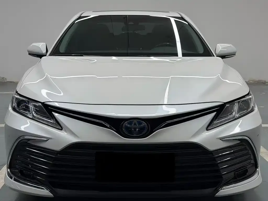 Toyota Camry — фото 2