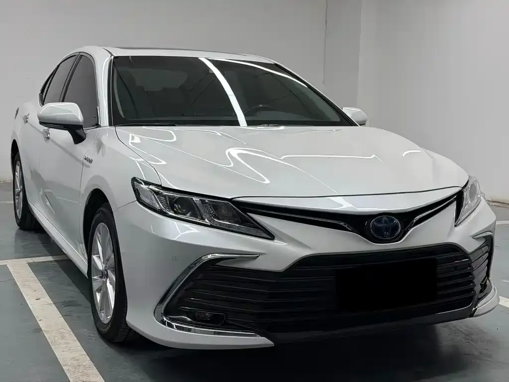 Toyota Camry — фото 5