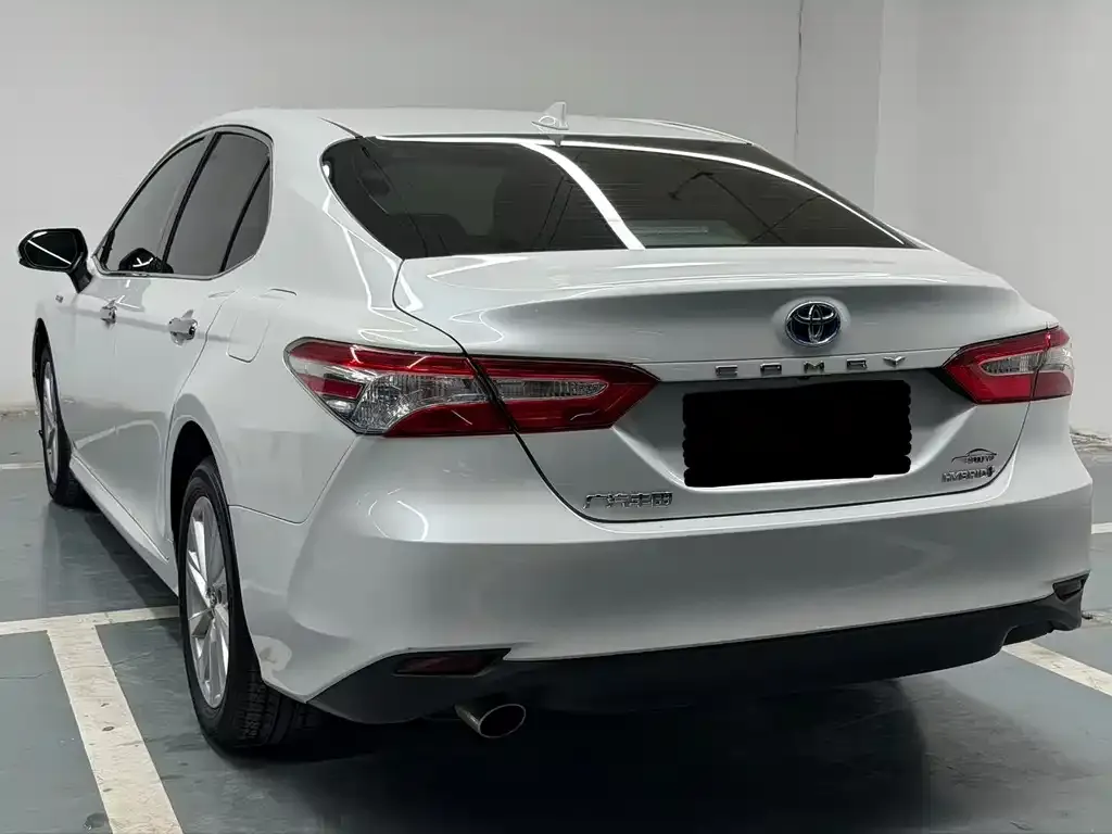 Toyota Camry — фото 4