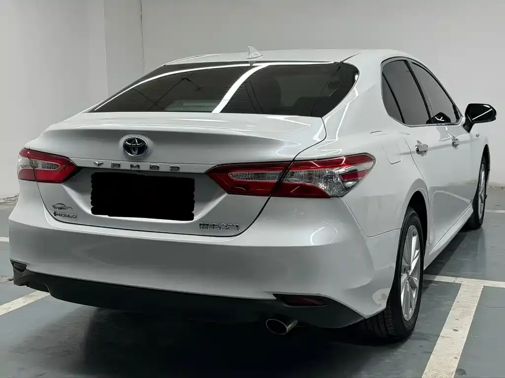 Toyota Camry — фото 6