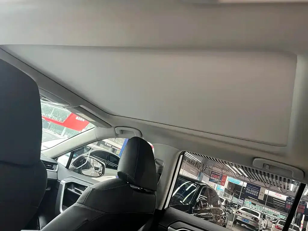 Toyota RAV4 2023 из CN, фото 3