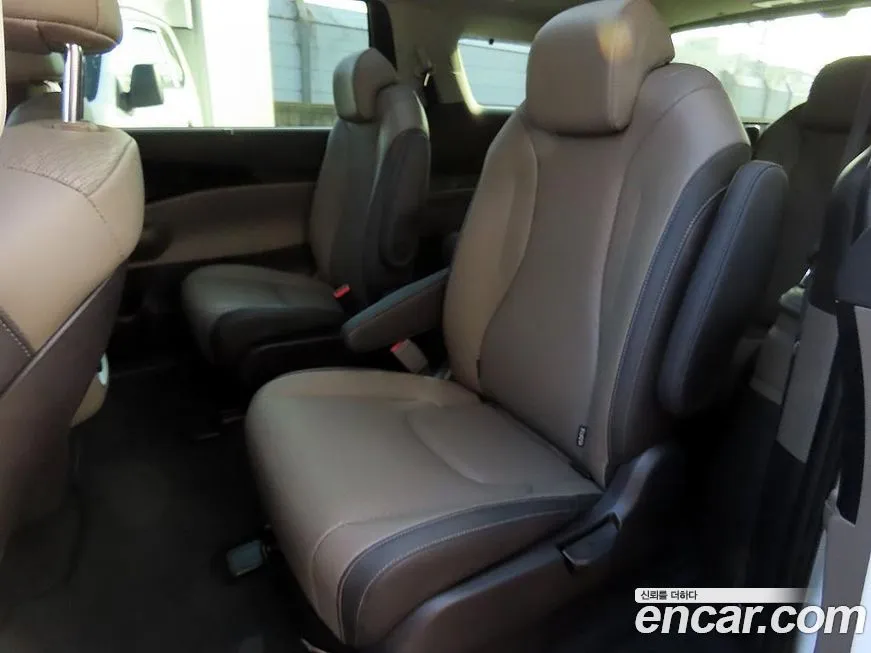 Kia Carnival — фото 6
