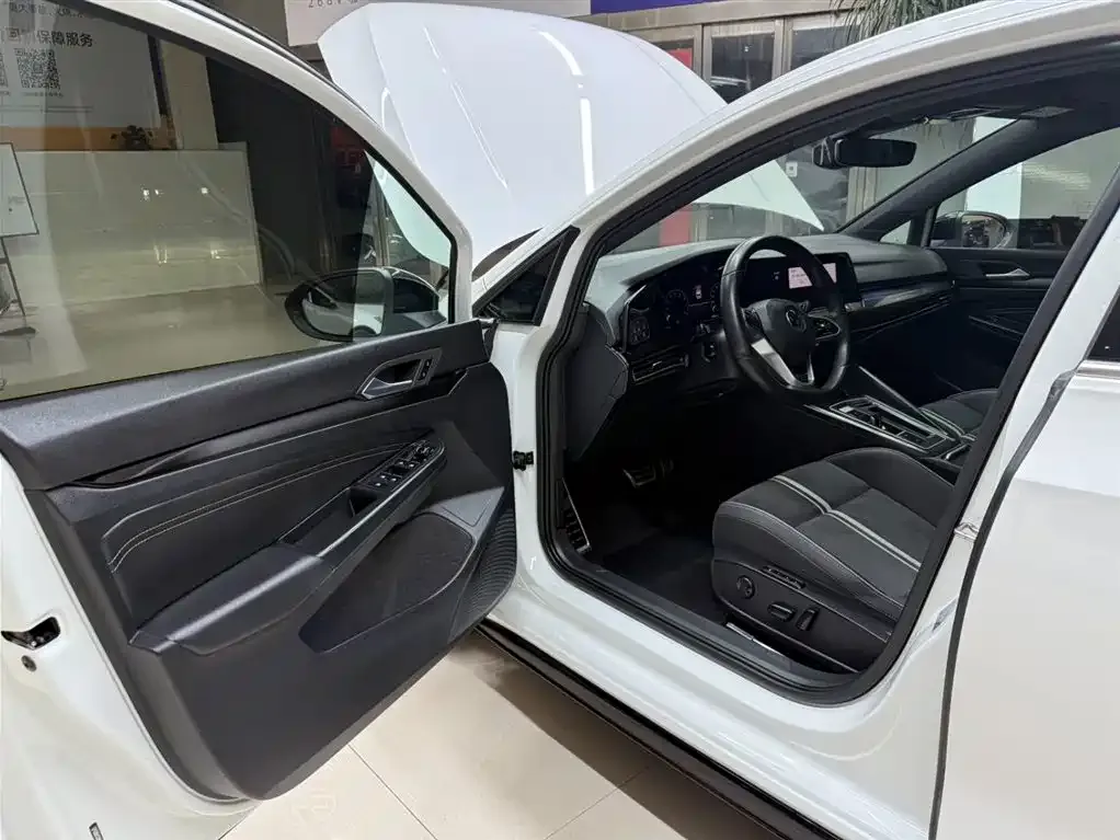 Volkswagen Golf 2021 из CN, фото 8