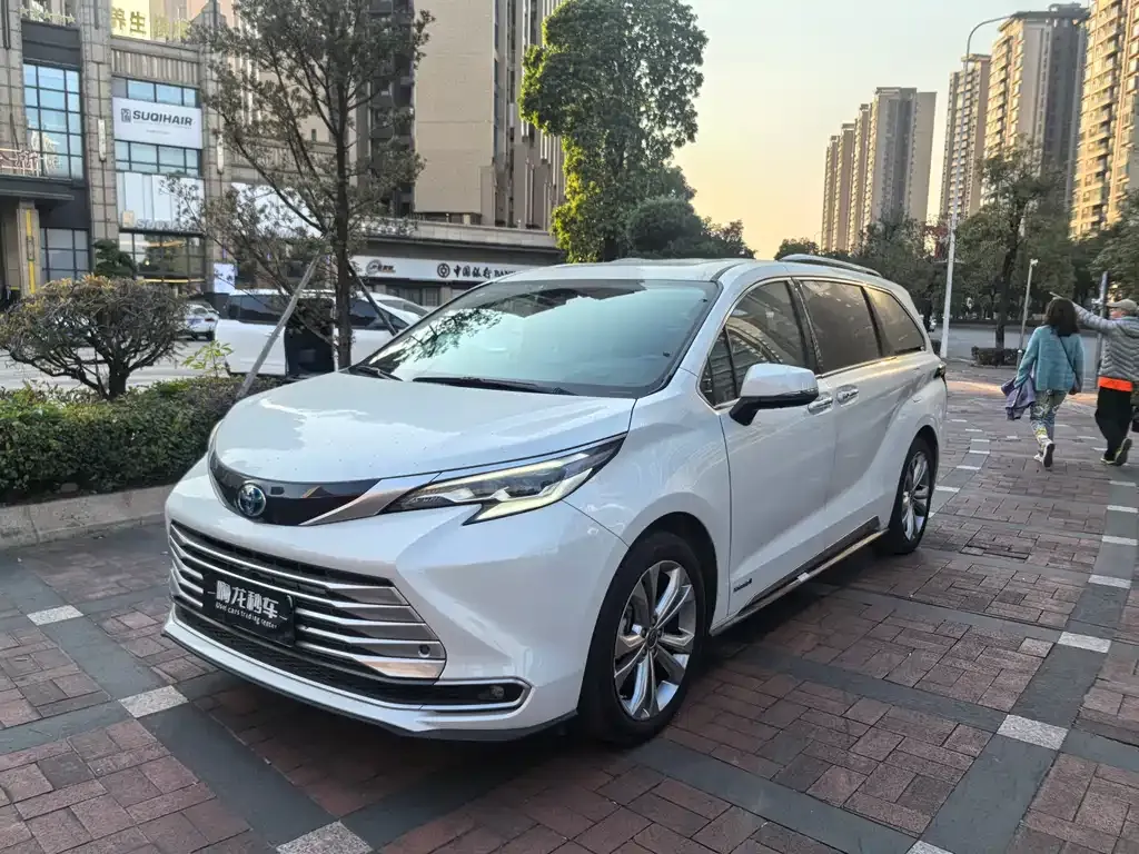 Toyota Sienna 2024 из CN, фото 1