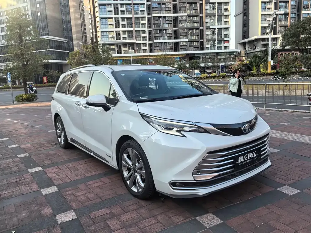 Toyota Sienna 2024 из CN, фото 4