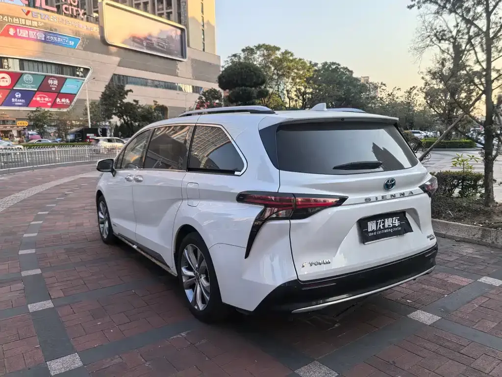 Toyota Sienna 2024 из CN, фото 7