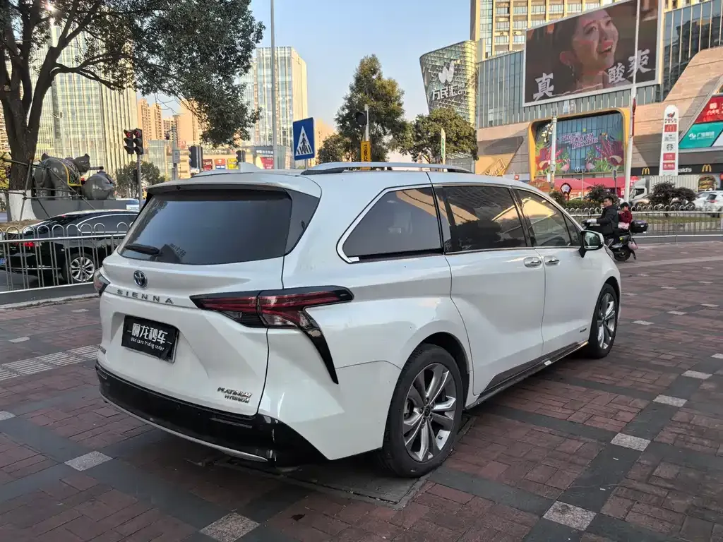 Toyota Sienna 2024 из CN, фото 8