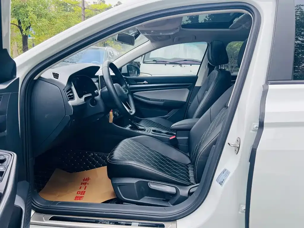 Volkswagen Bora 2023 из CN, фото 10