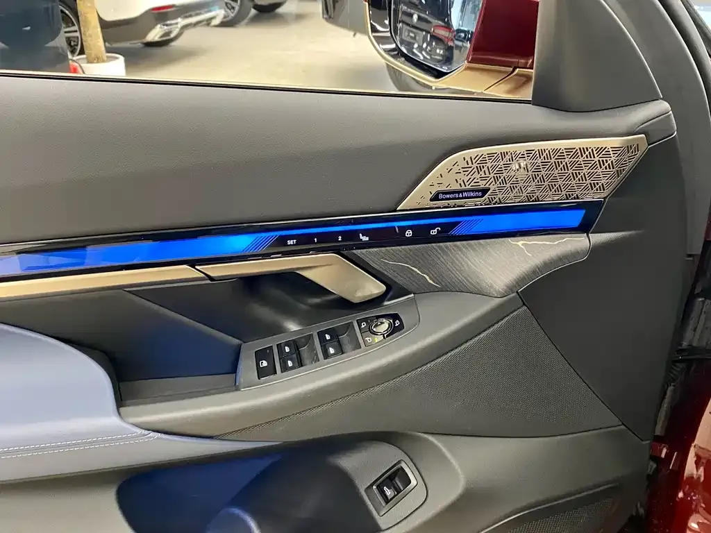 BMW 5 Series 2025 из CN, фото 4