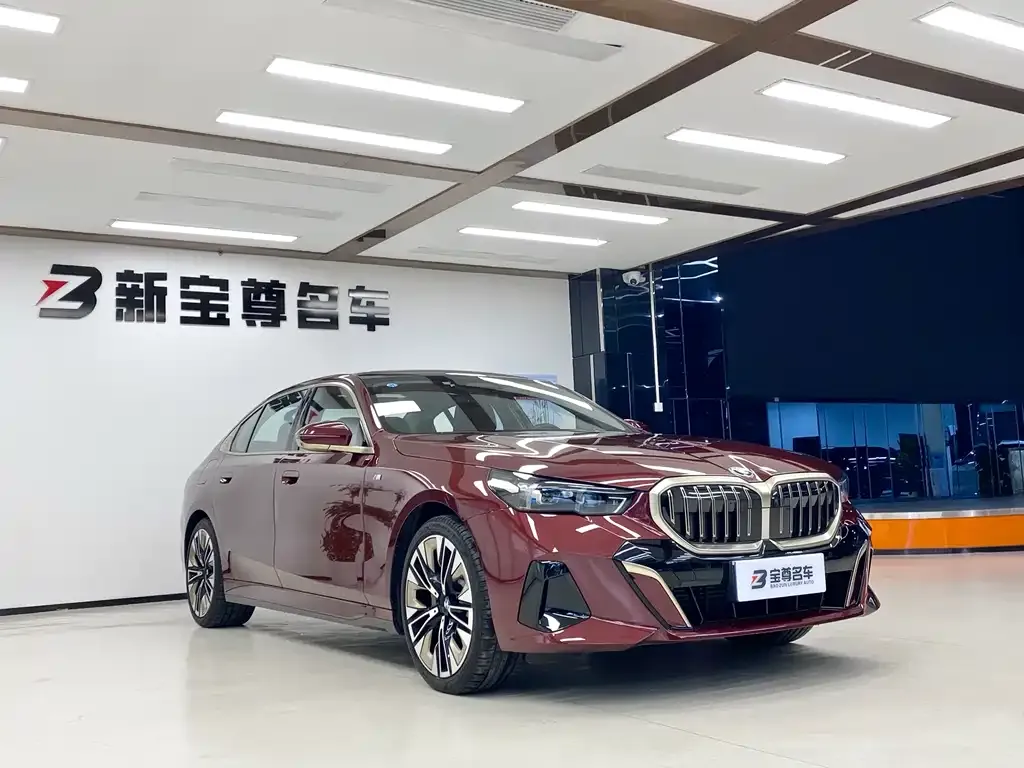 BMW 5 Series 2025 из CN, фото 2