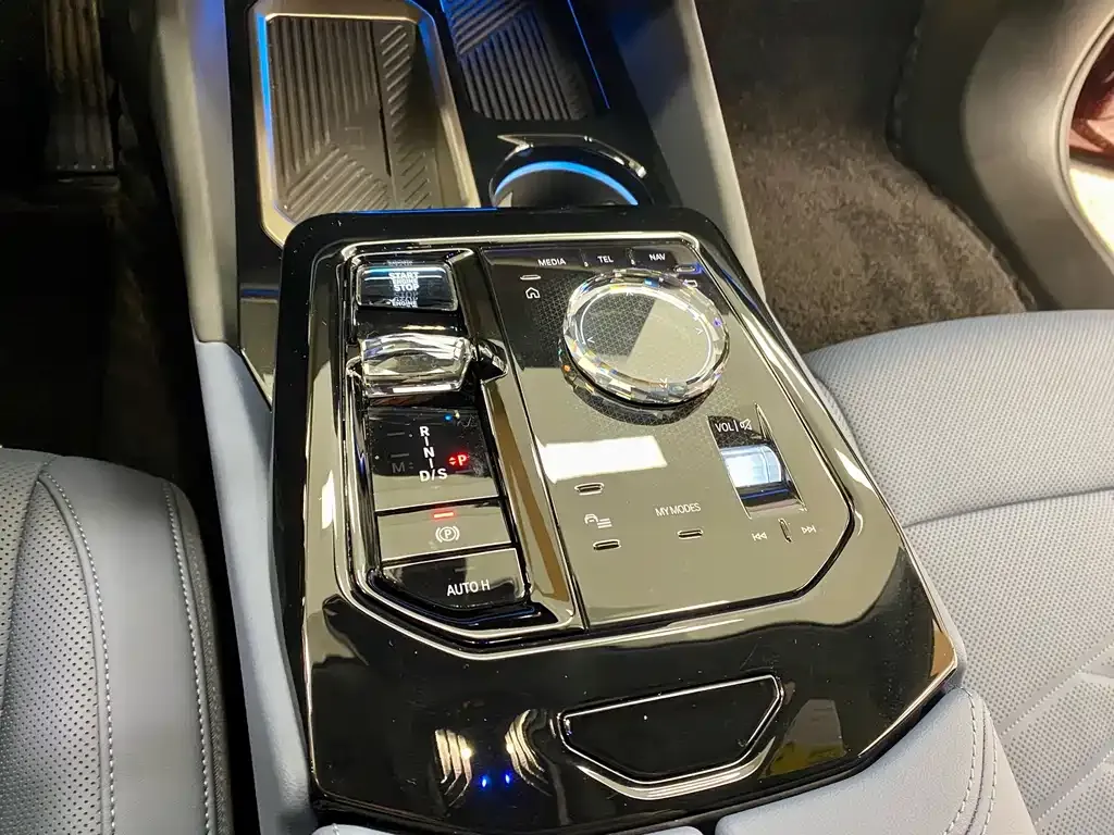 BMW 5 Series 2025 из CN, фото 9