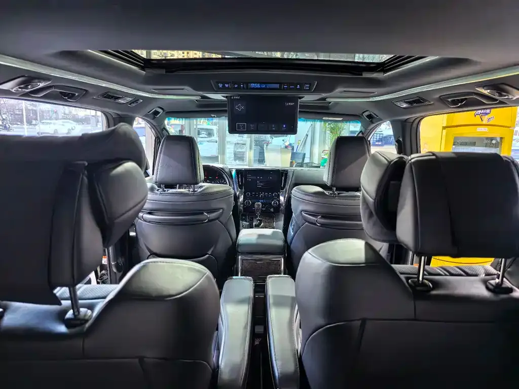 Toyota Vellfire 2023 из CN, фото 10