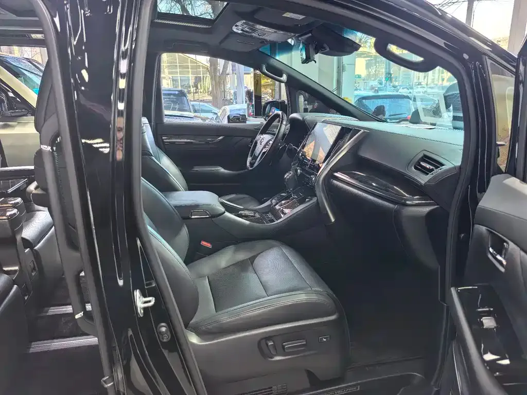 Toyota Vellfire 2023 из CN, фото 8