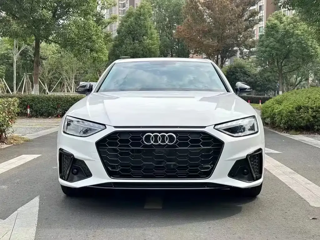 Audi A4L 2022 из CN, фото 3