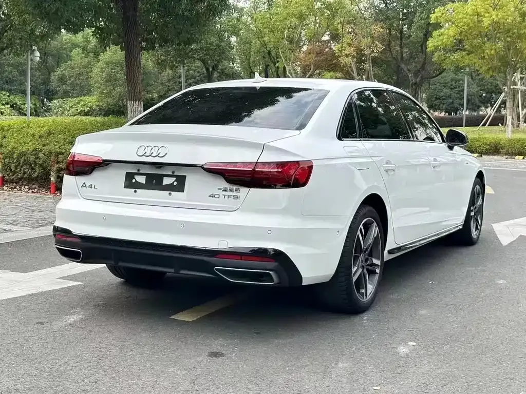 Audi A4L 2022 из CN, фото 2