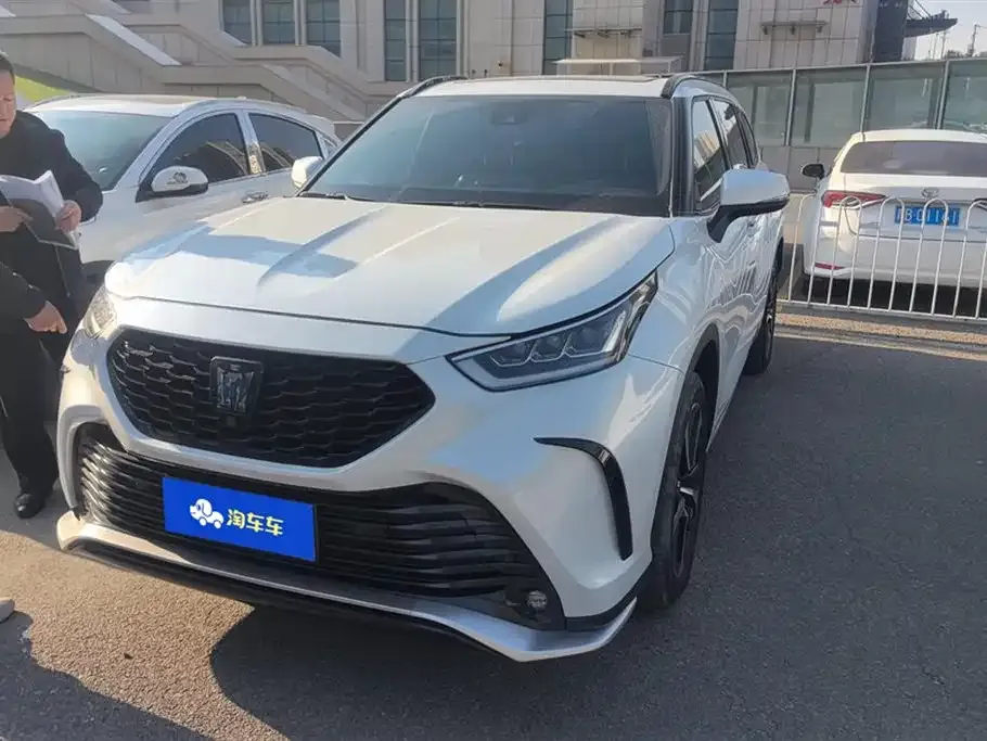Toyota Crown Kluger 2022 из CN, фото 1