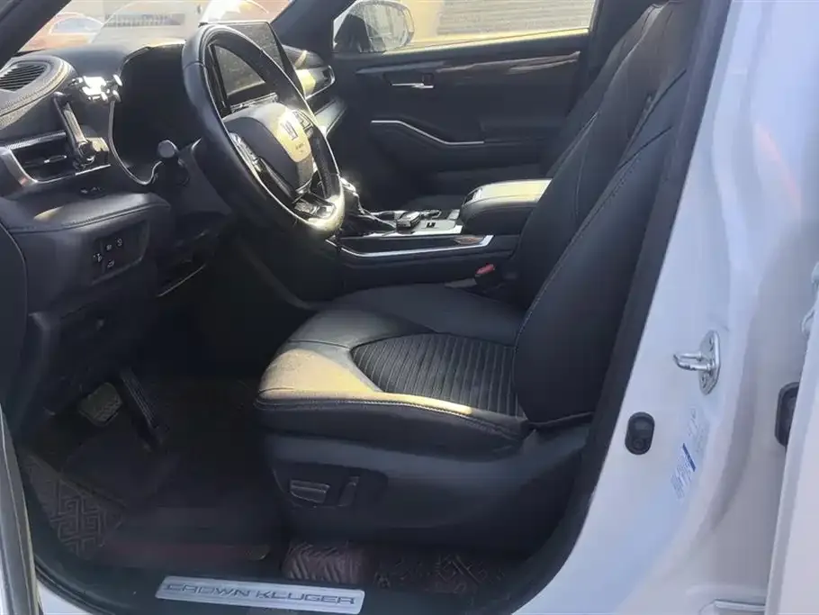 Toyota Crown Kluger 2022 из CN, фото 4