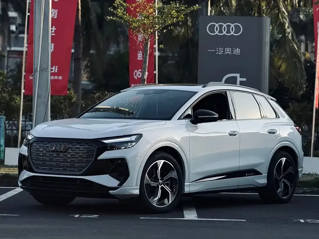 Audi Q4 e-tron — фото 1