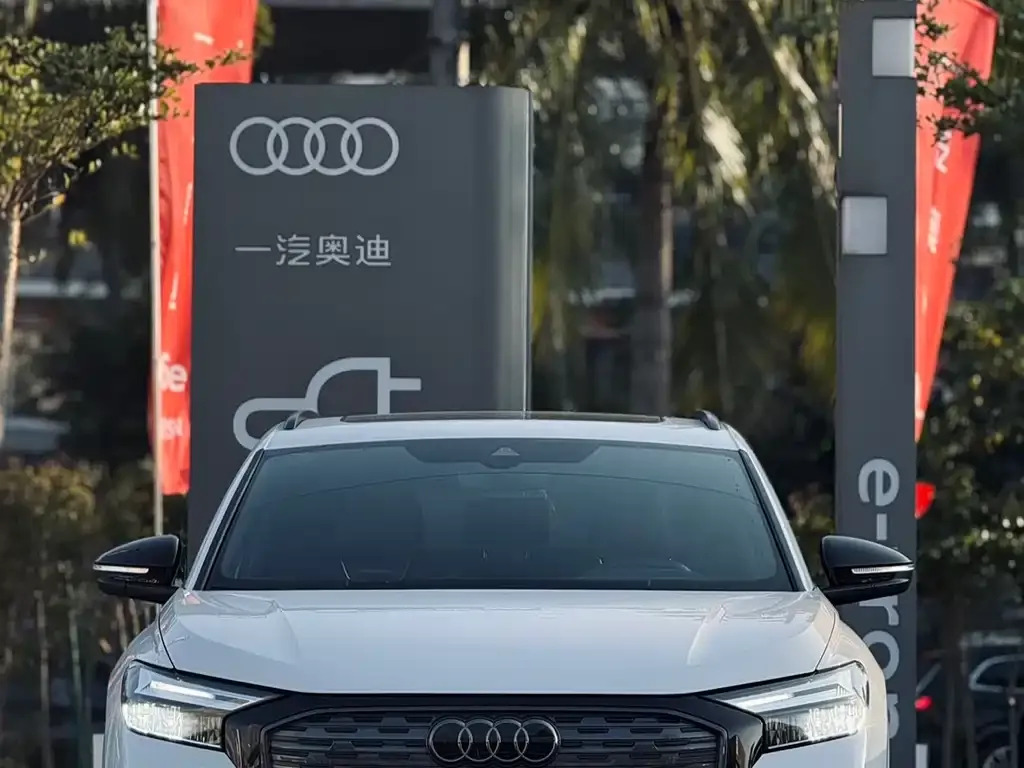 Audi Q4 e-tron — фото 2
