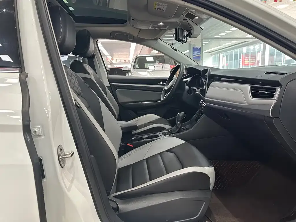 Volkswagen Bora 2022 из CN, фото 7