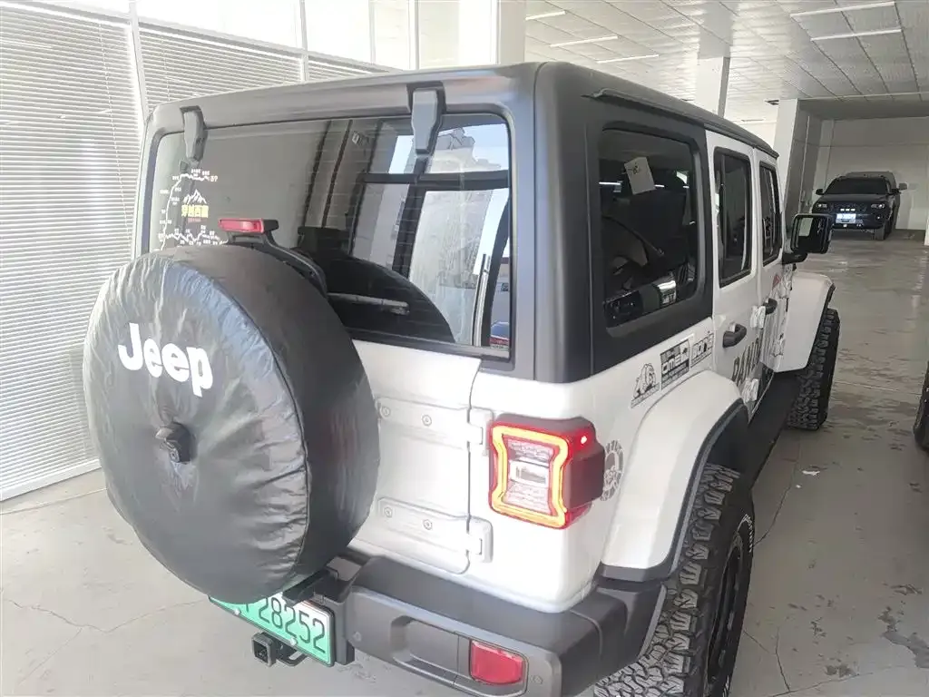 Jeep Wrangler PHEV 2023 из CN, фото 10