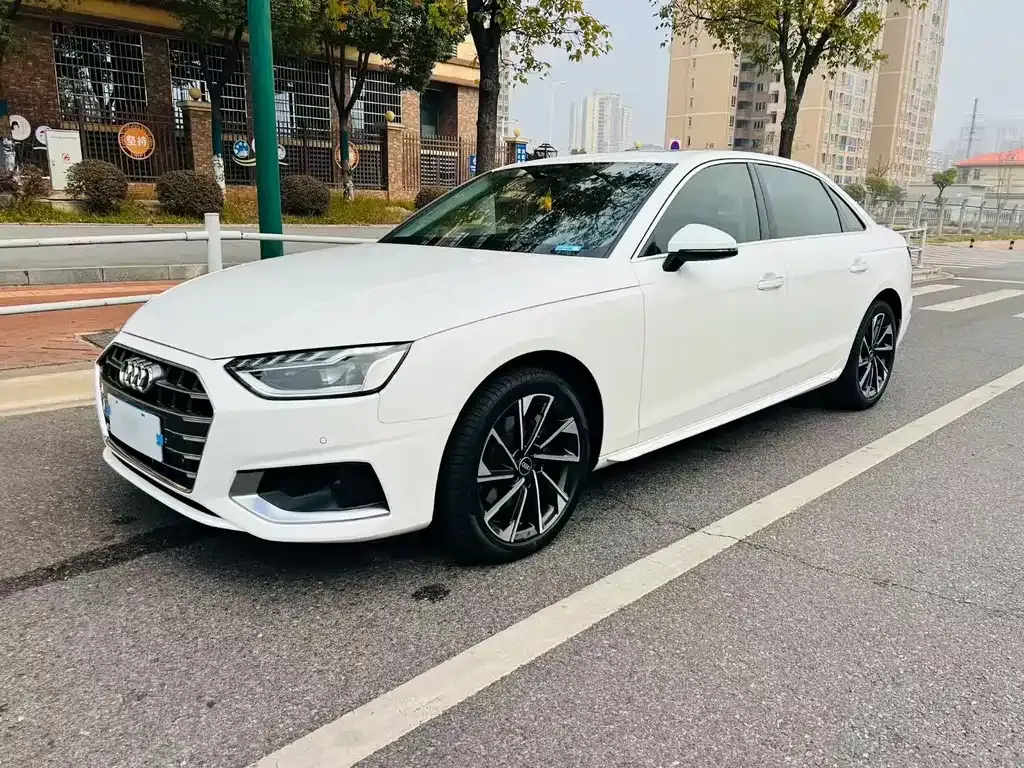 Audi A4L 2022 из CN, фото 1